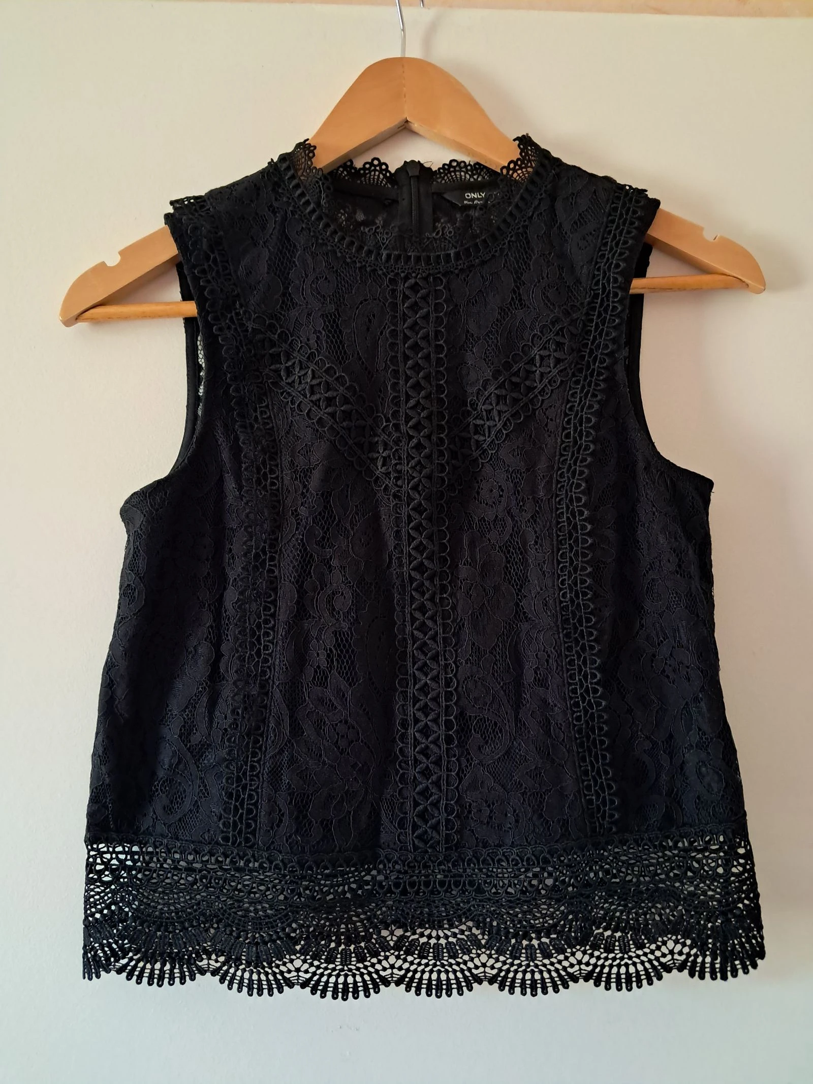 Elegant black Only lace top size 34 – photo 3